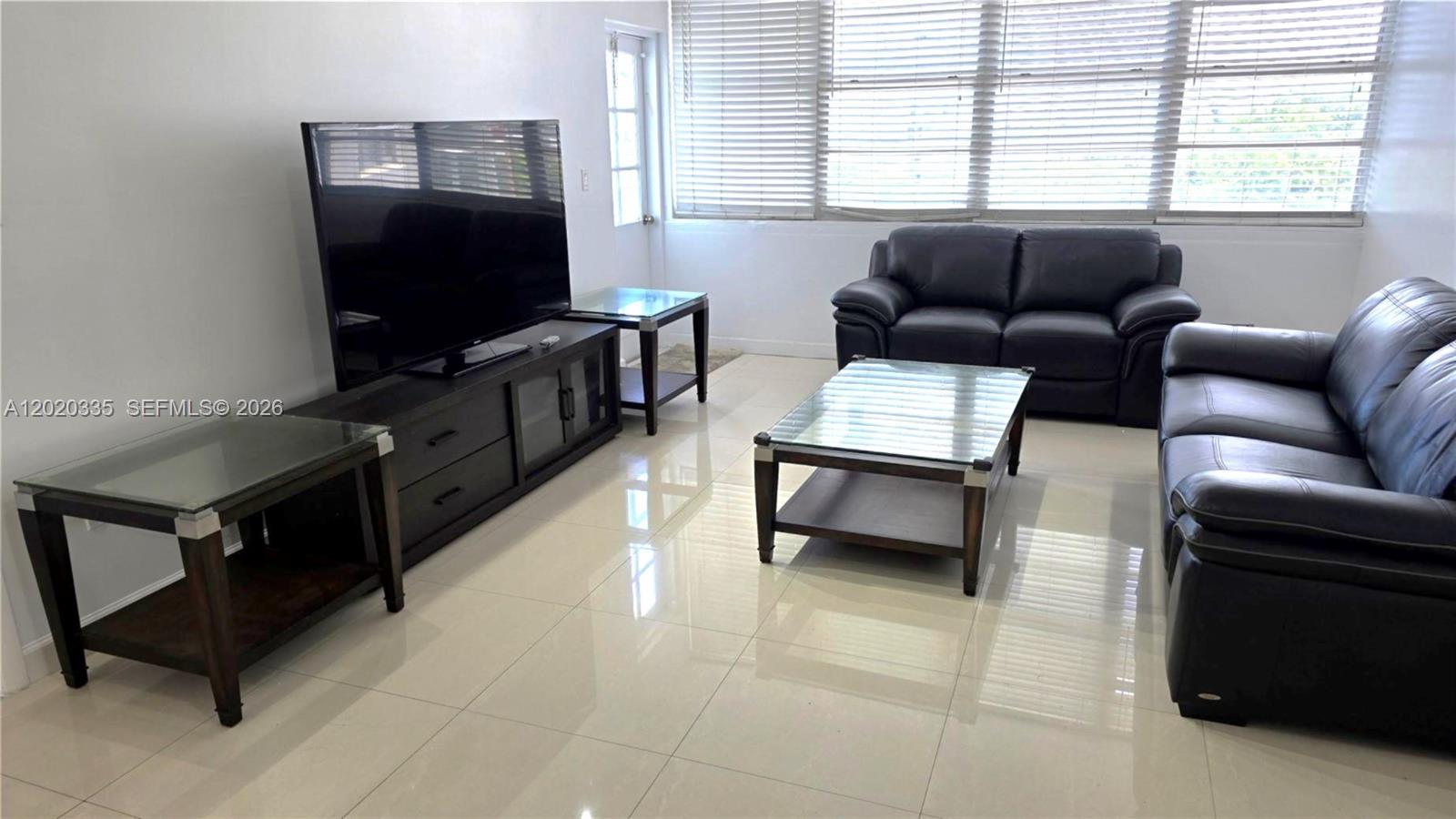 Ver detalles 511E 1 / 1 801 sq. ft. $ 2026-06-08 0 foto