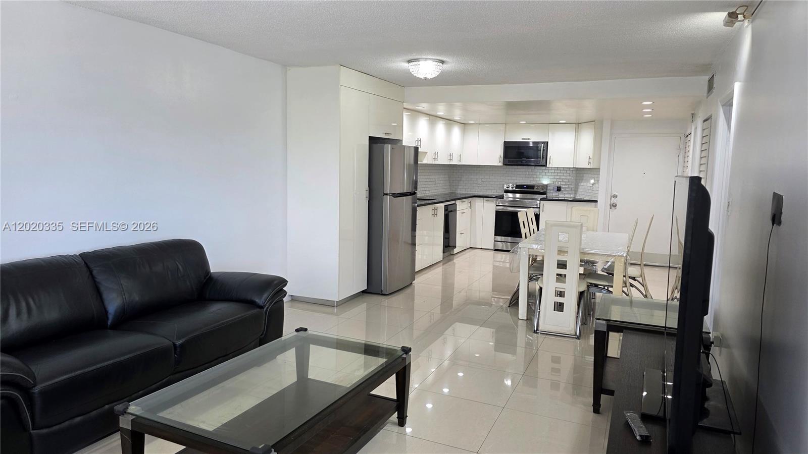 Ver detalles 511E 1 / 1 801 sq. ft. $ 2026-06-08 0 foto