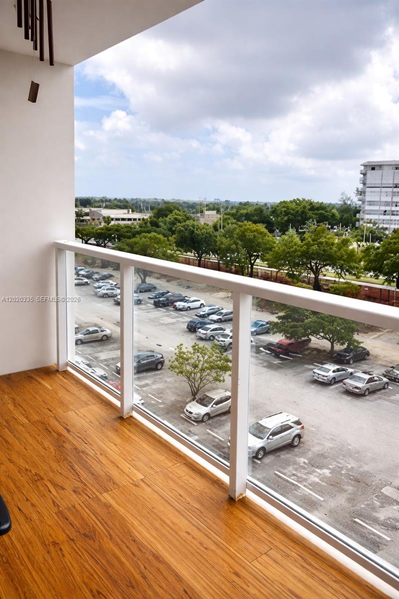 Ver detalles 511E 1 / 1 801 sq. ft. $ 2026-06-08 0 foto