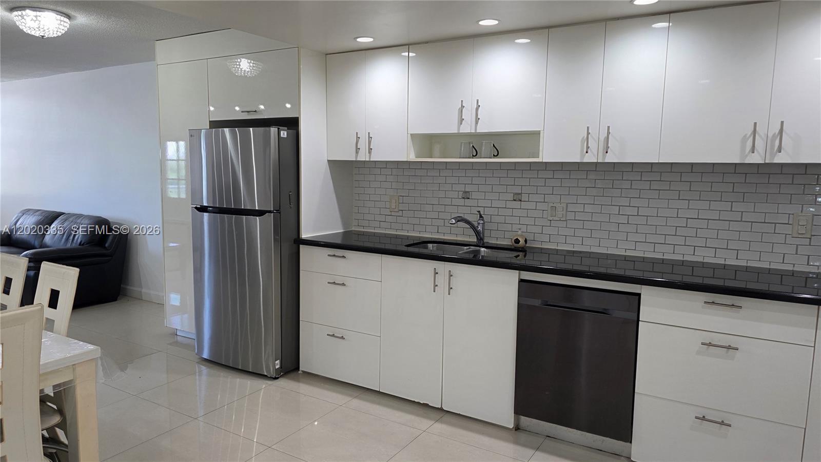 Ver detalles 511E 1 / 1 801 sq. ft. $ 2026-06-08 0 foto