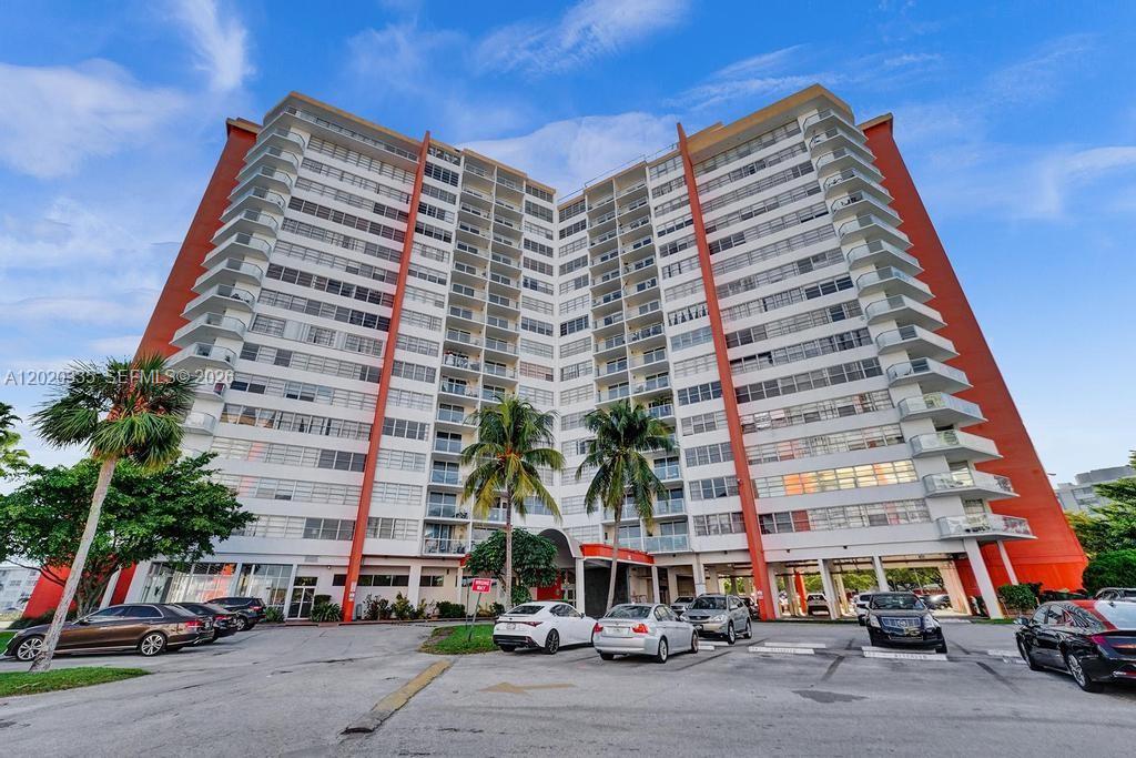 Ver detalles 511E 1 / 1 801 sq. ft. $ 2026-06-08 0 foto