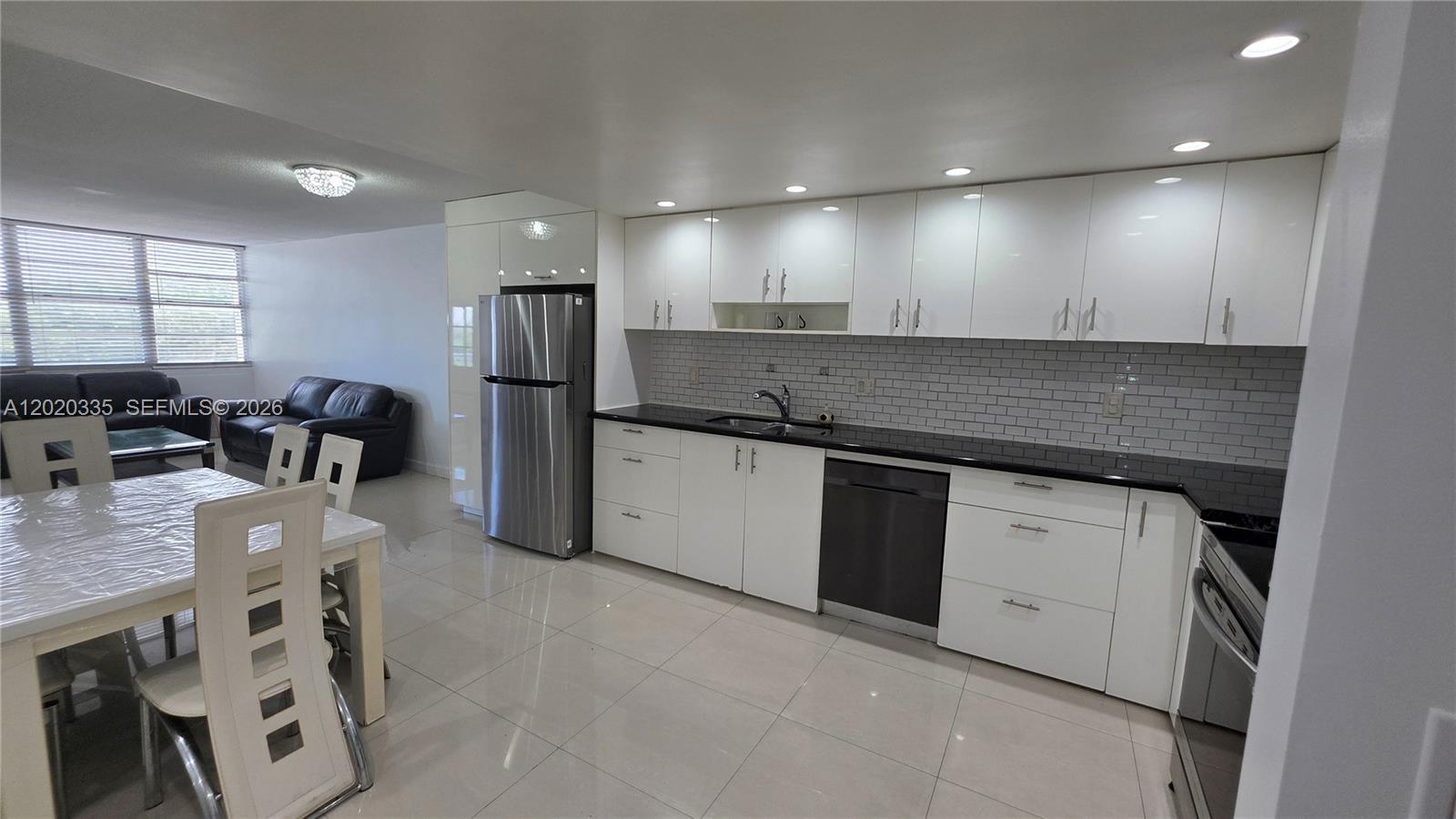 Ver detalles 511E 1 / 1 801 sq. ft. $ 2026-06-08 0 foto
