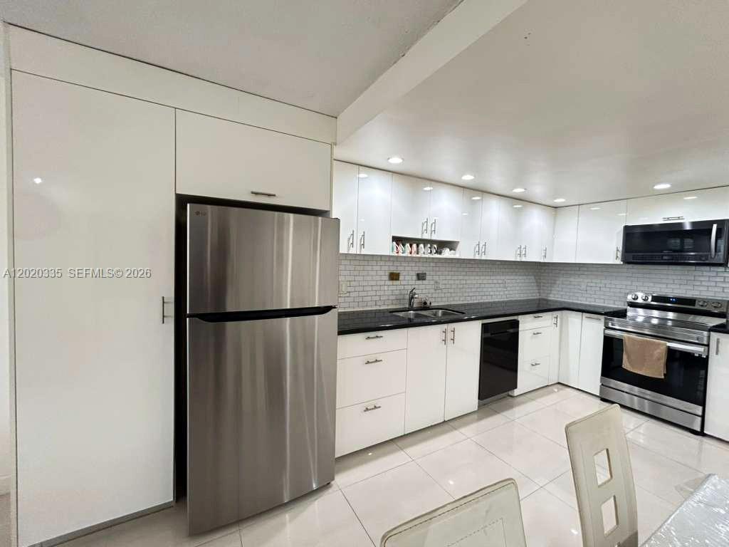 Ver detalles 511E 1 / 1 801 sq. ft. $ 2026-06-08 0 foto