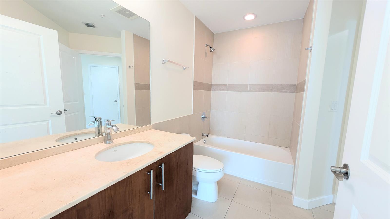 Photo of 1945 Ocean #701, Hallandale Beach, Florida, 33009 - 1000096463