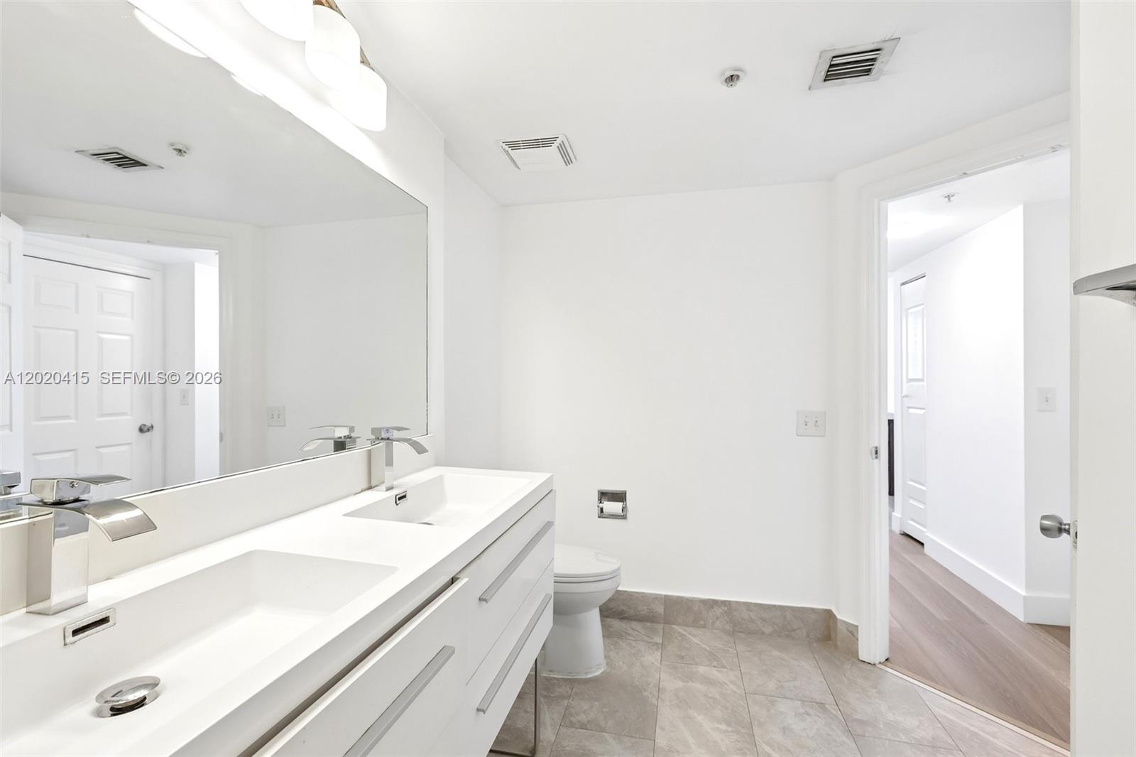Photo of 17150 Bay Rd #2808, Sunny Isles Beach, Florida, 33160 - Master Bathroom