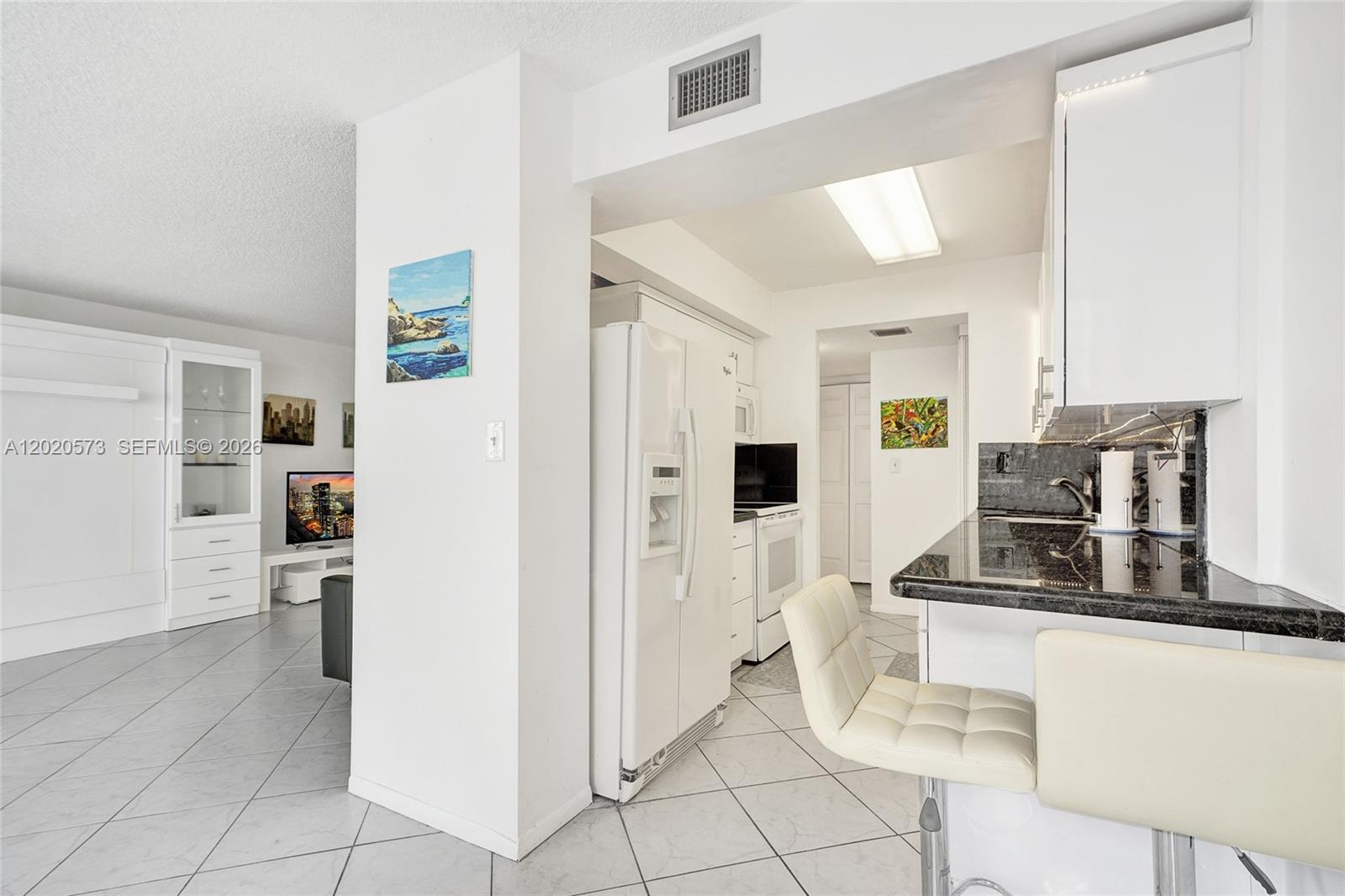 1611 1 / 2 1104 sq. ft. $ 2026-05-17 0 Photo