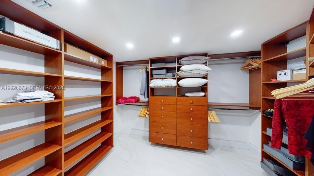 See details 1808 3 / 2 1580 sq. ft. $ 2026-05-17 0 Photo