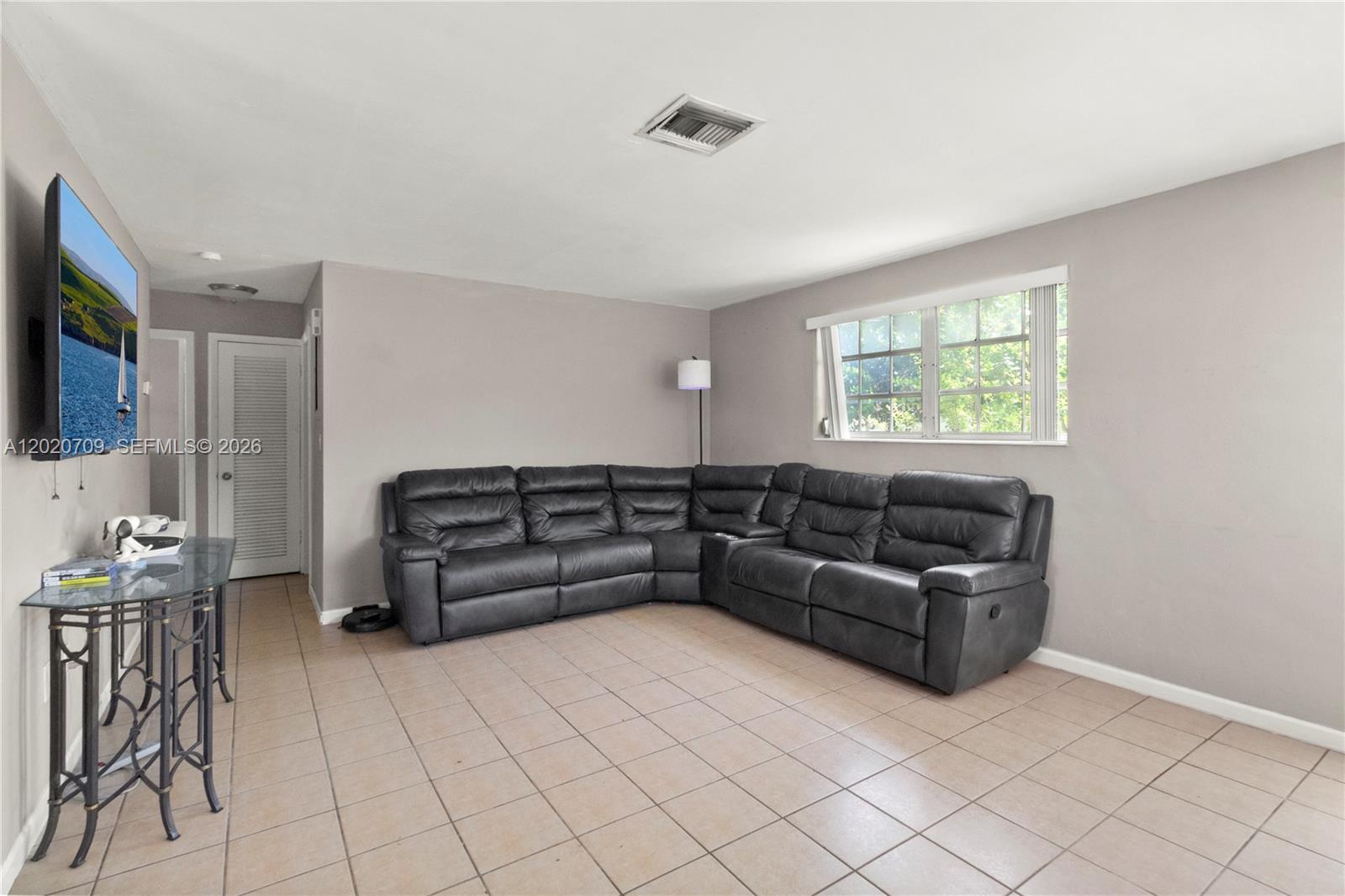 See details / 2511 sq. ft. $ 2026-05-18 0 Photo