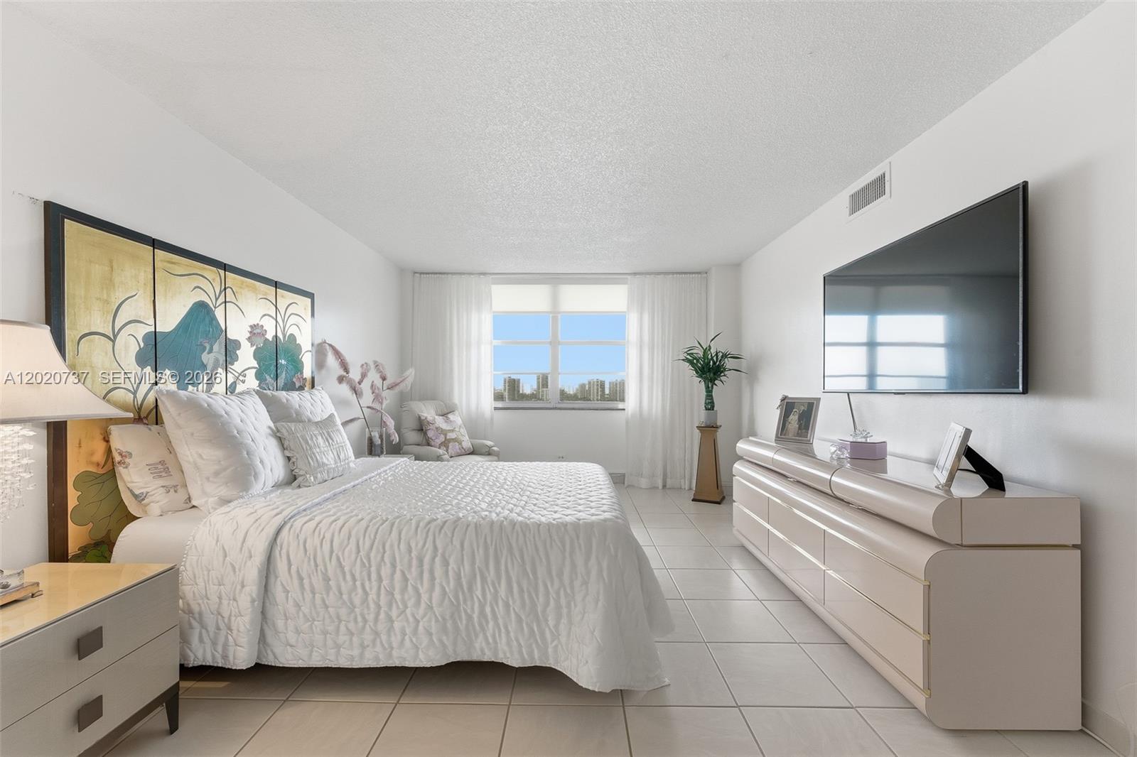 See details 2302 2 / 2 1275 sq. ft. $ 2026-05-18 0 Photo