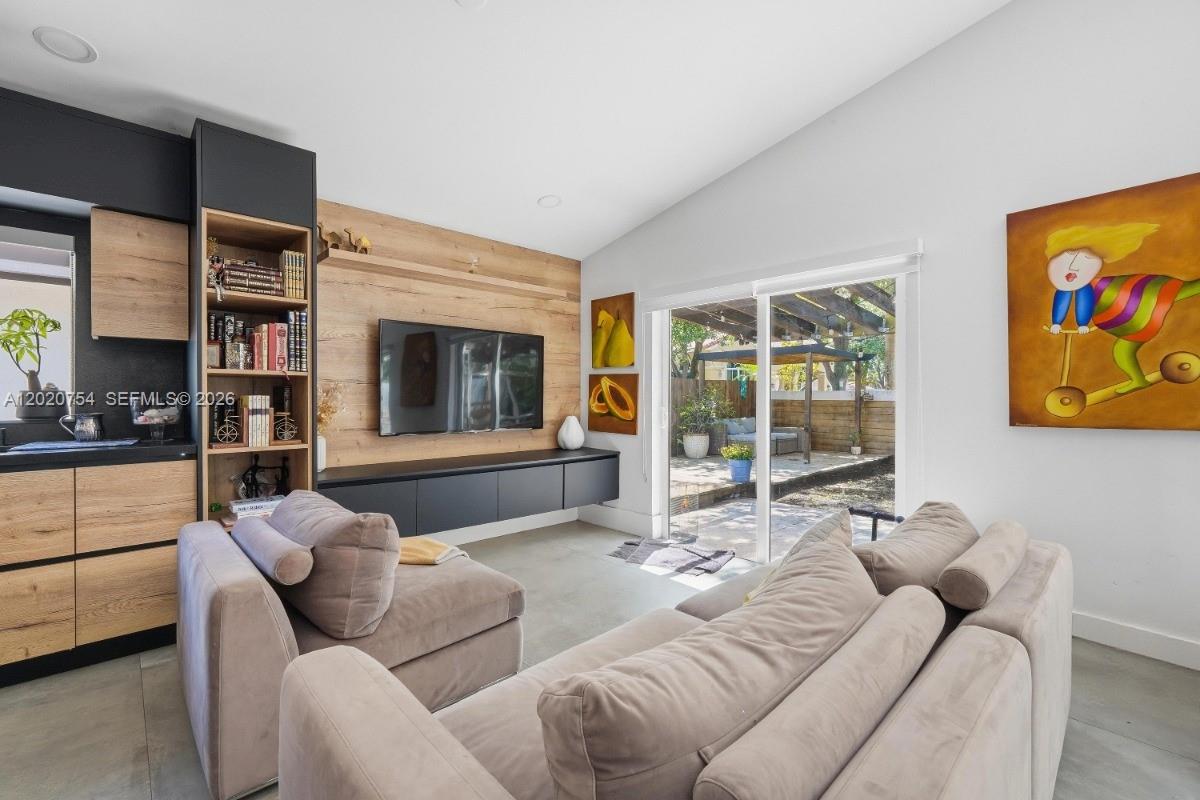 3464 3 / 2 1648 sq. ft. $ 2026-05-18 0 foto