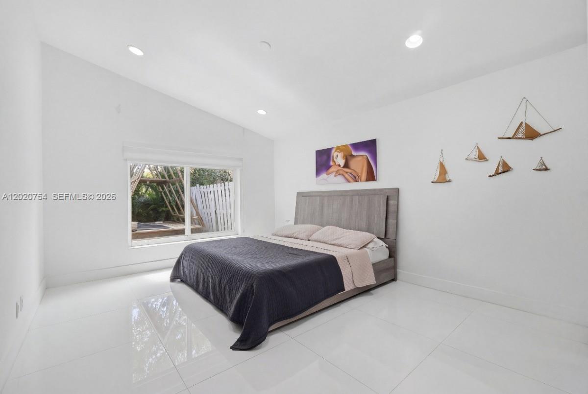 3464 3 / 2 1648 sq. ft. $ 2026-05-18 0 foto