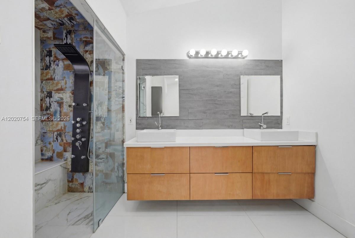 3464 3 / 2 1648 sq. ft. $ 2026-05-18 0 foto