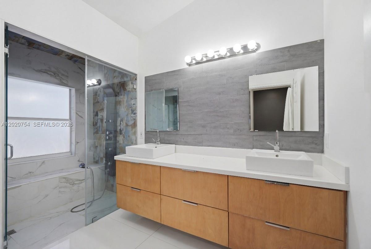 3464 3 / 2 1648 sq. ft. $ 2026-05-18 0 foto
