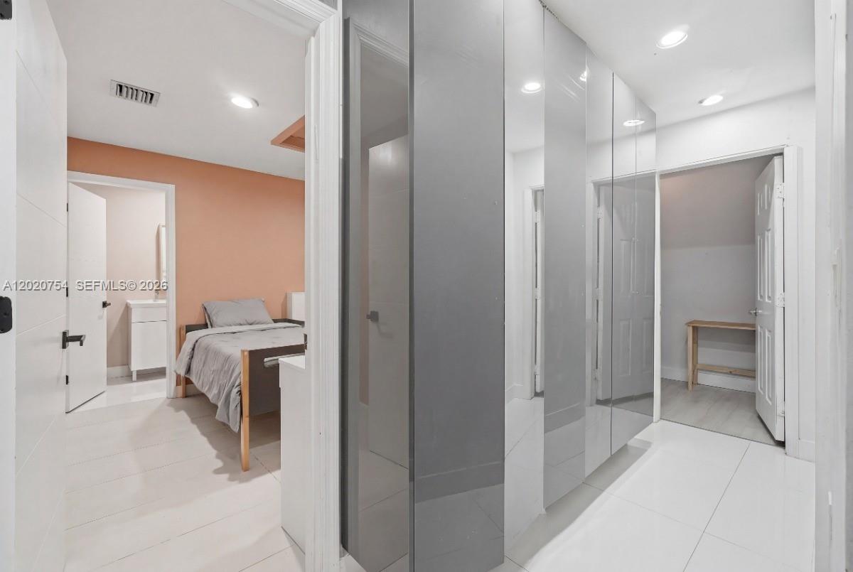 3464 3 / 2 1648 sq. ft. $ 2026-05-18 0 foto
