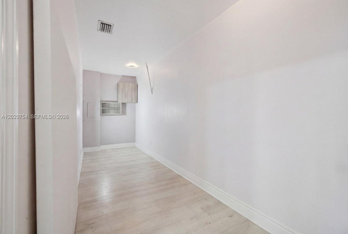 3464 3 / 2 1648 sq. ft. $ 2026-05-18 0 foto