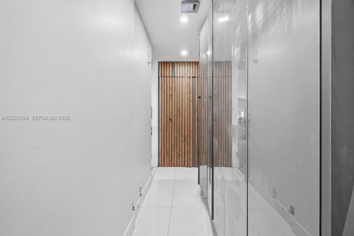 3464 3 / 2 1648 sq. ft. $ 2026-05-18 0 foto