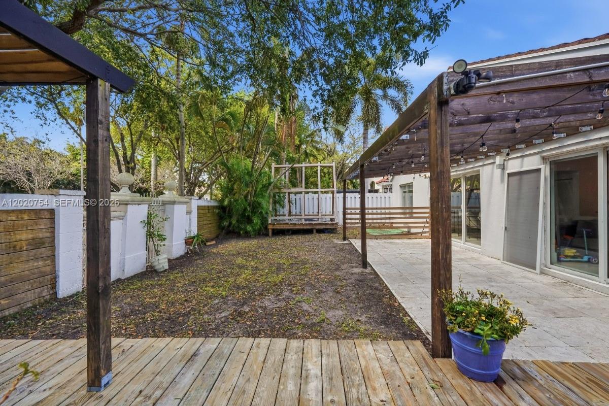3464 3 / 2 1648 sq. ft. $ 2026-05-18 0 foto