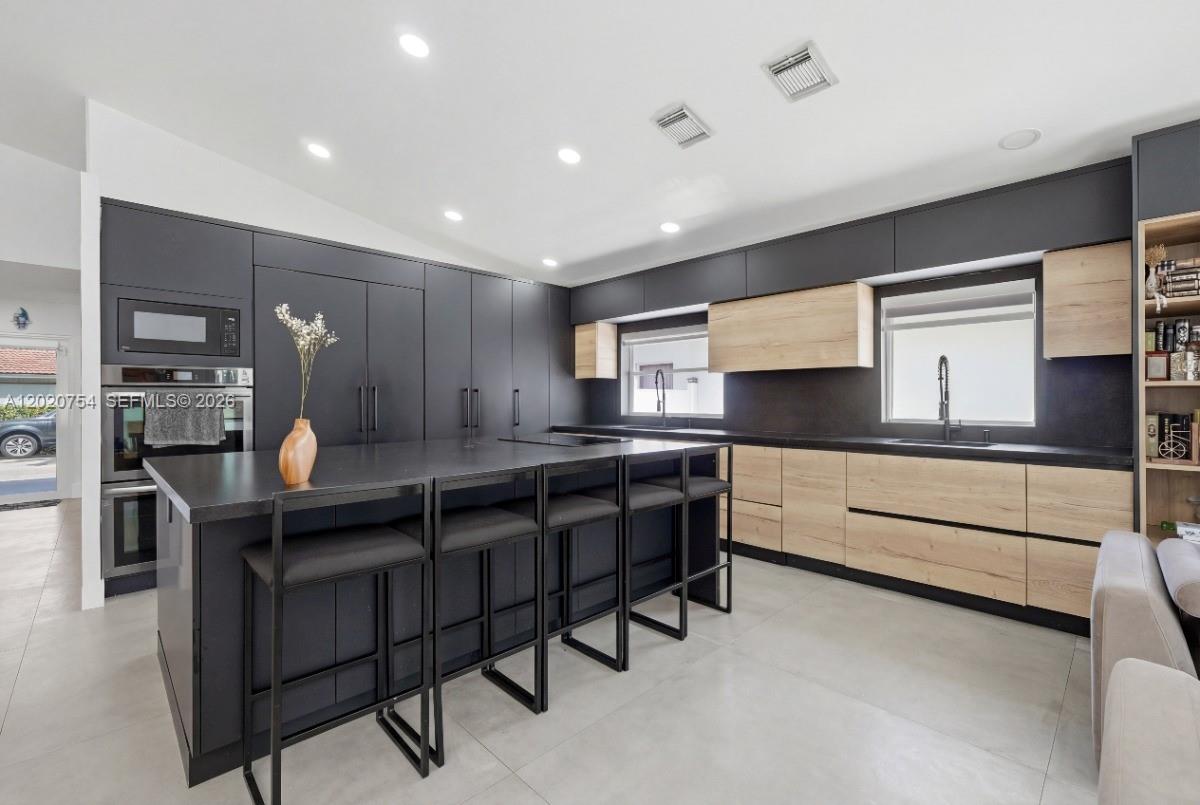 3464 3 / 2 1648 sq. ft. $ 2026-05-18 0 foto