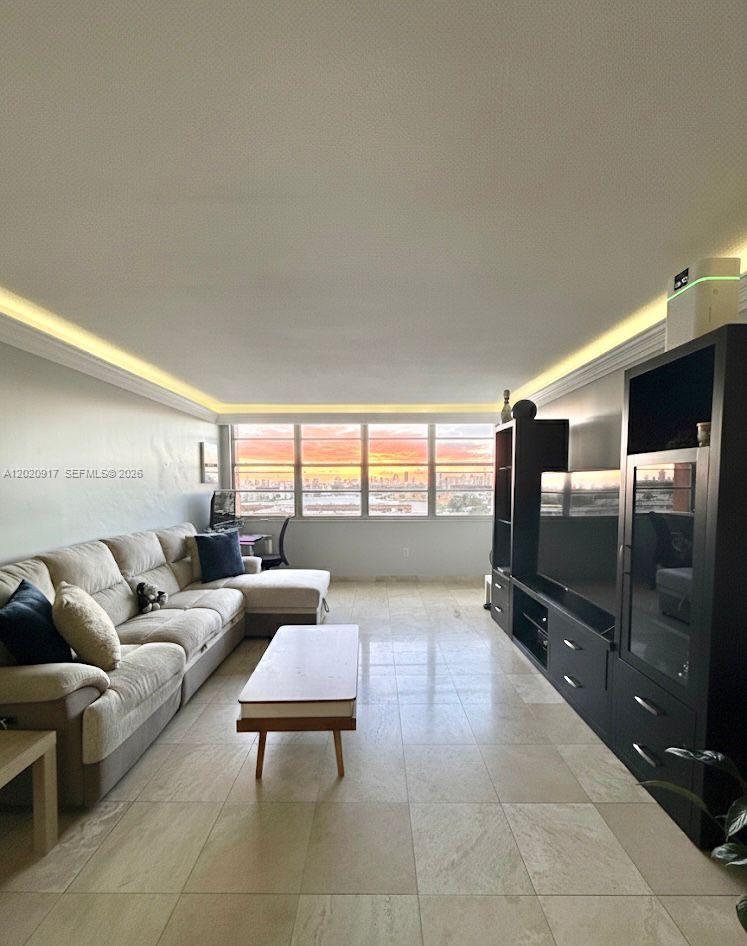 Ver detalles 704E 1 / 2 861 sq. ft. $ 2026-05-18 0 foto