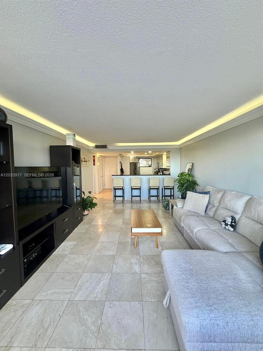 Ver detalles 704E 1 / 2 861 sq. ft. $ 2026-05-18 0 foto