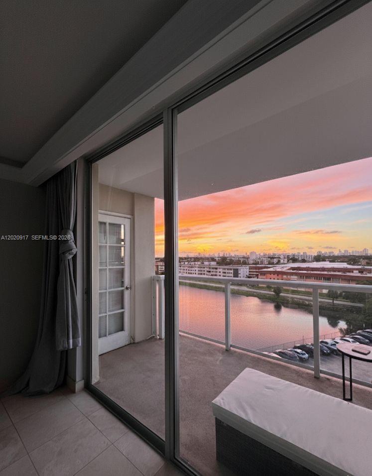 Ver detalles 704E 1 / 2 861 sq. ft. $ 2026-05-18 0 foto