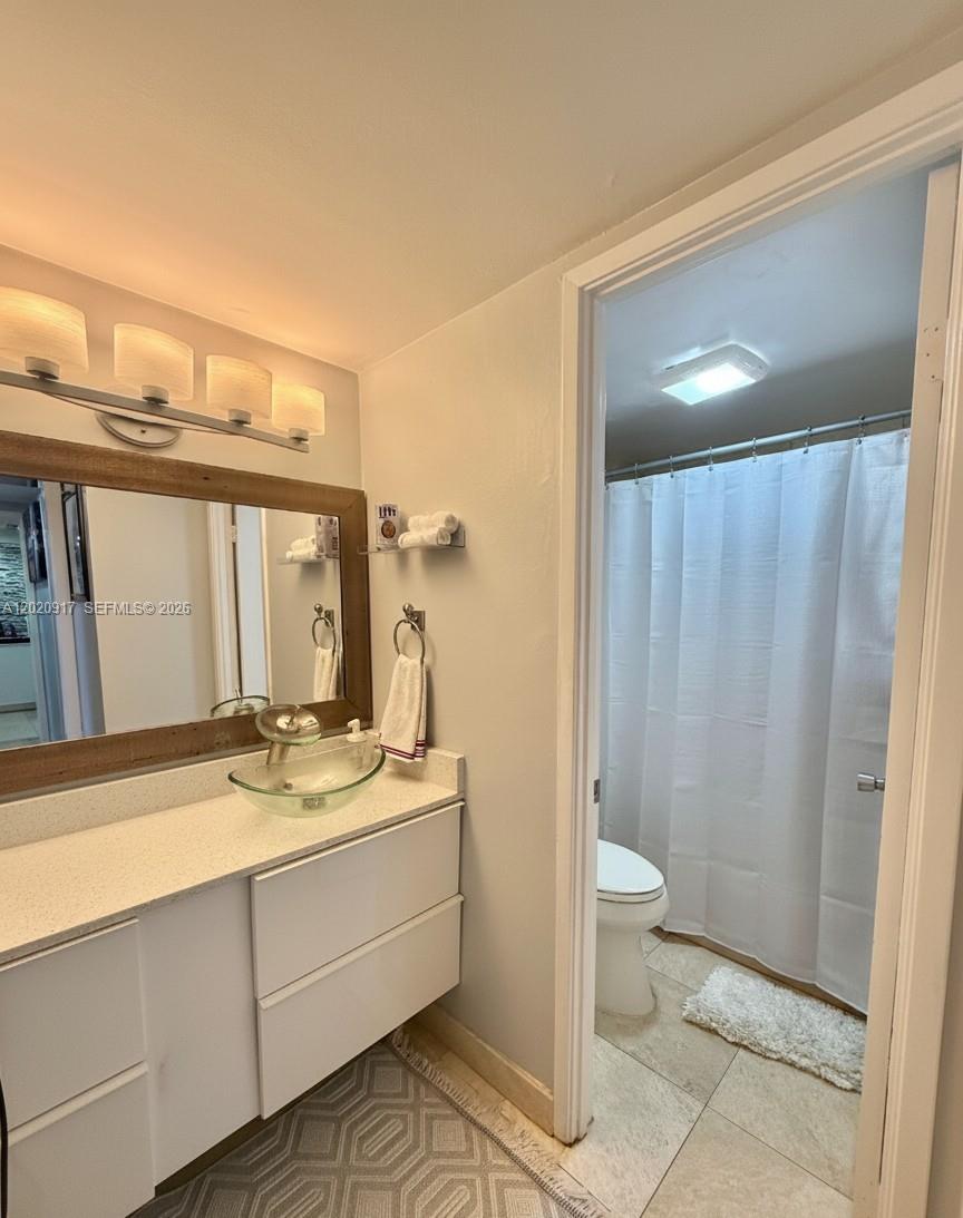 Ver detalles 704E 1 / 2 861 sq. ft. $ 2026-05-18 0 foto