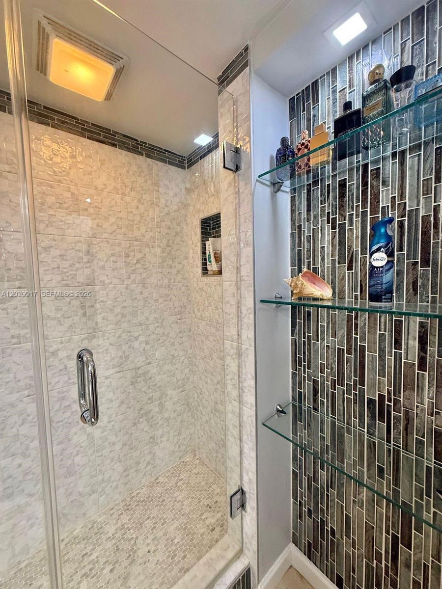 Ver detalles 704E 1 / 2 861 sq. ft. $ 2026-05-18 0 foto