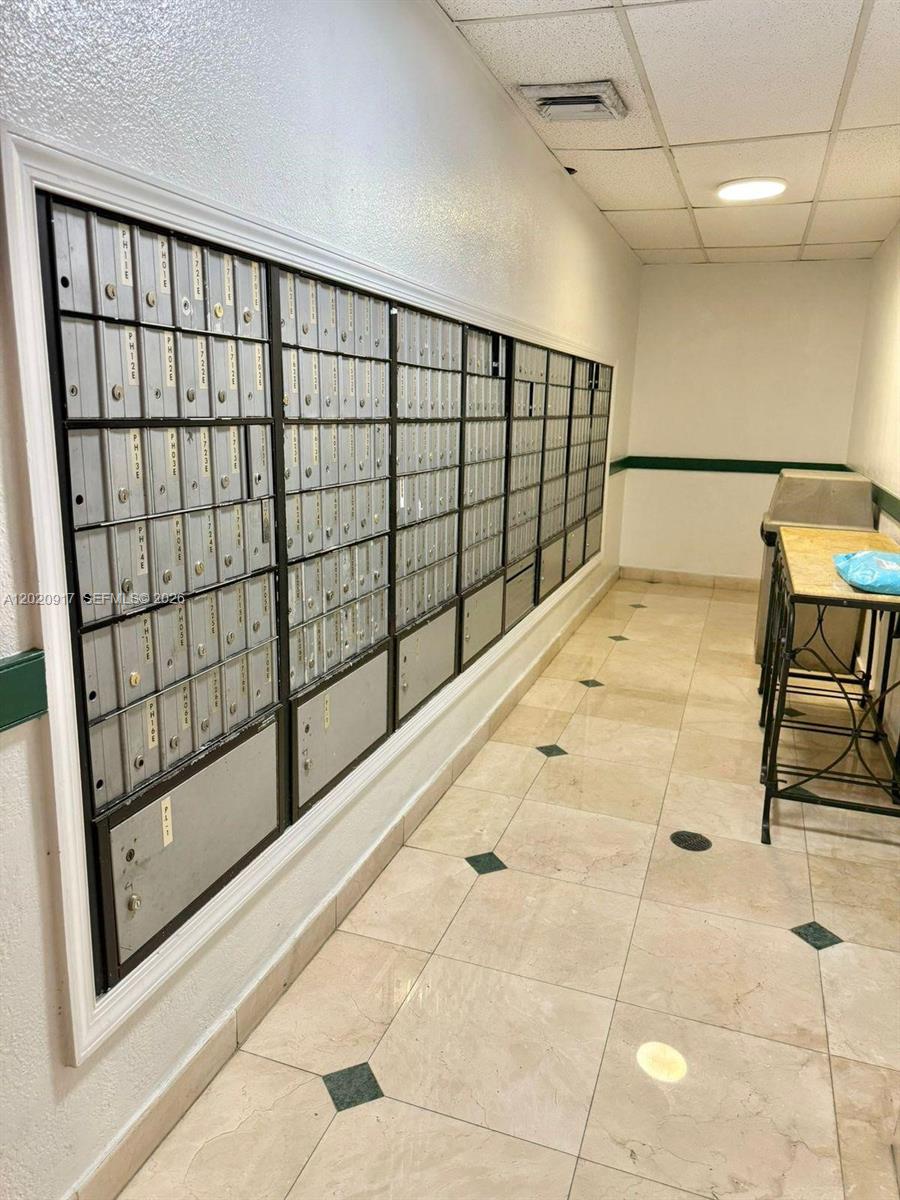 Ver detalles 704E 1 / 2 861 sq. ft. $ 2026-05-18 0 foto