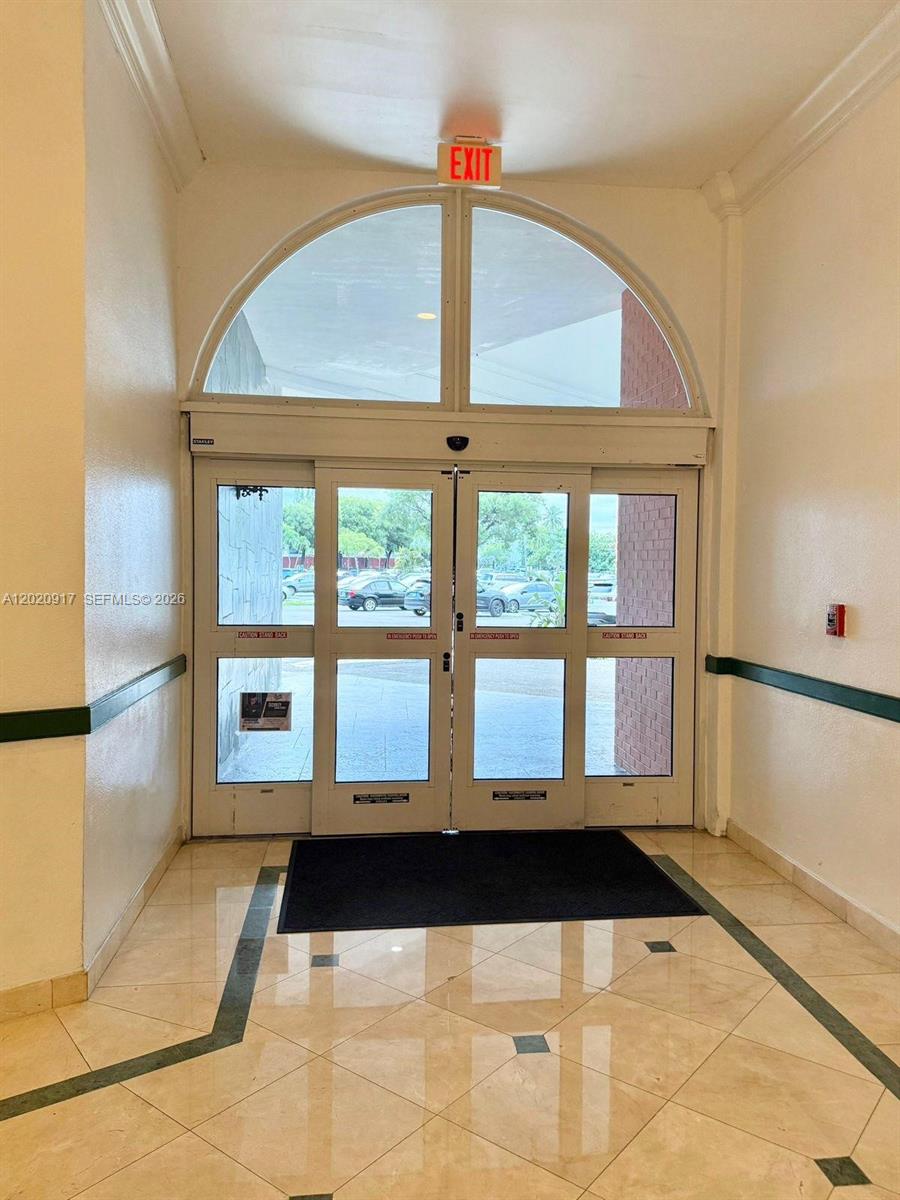 Ver detalles 704E 1 / 2 861 sq. ft. $ 2026-05-18 0 foto