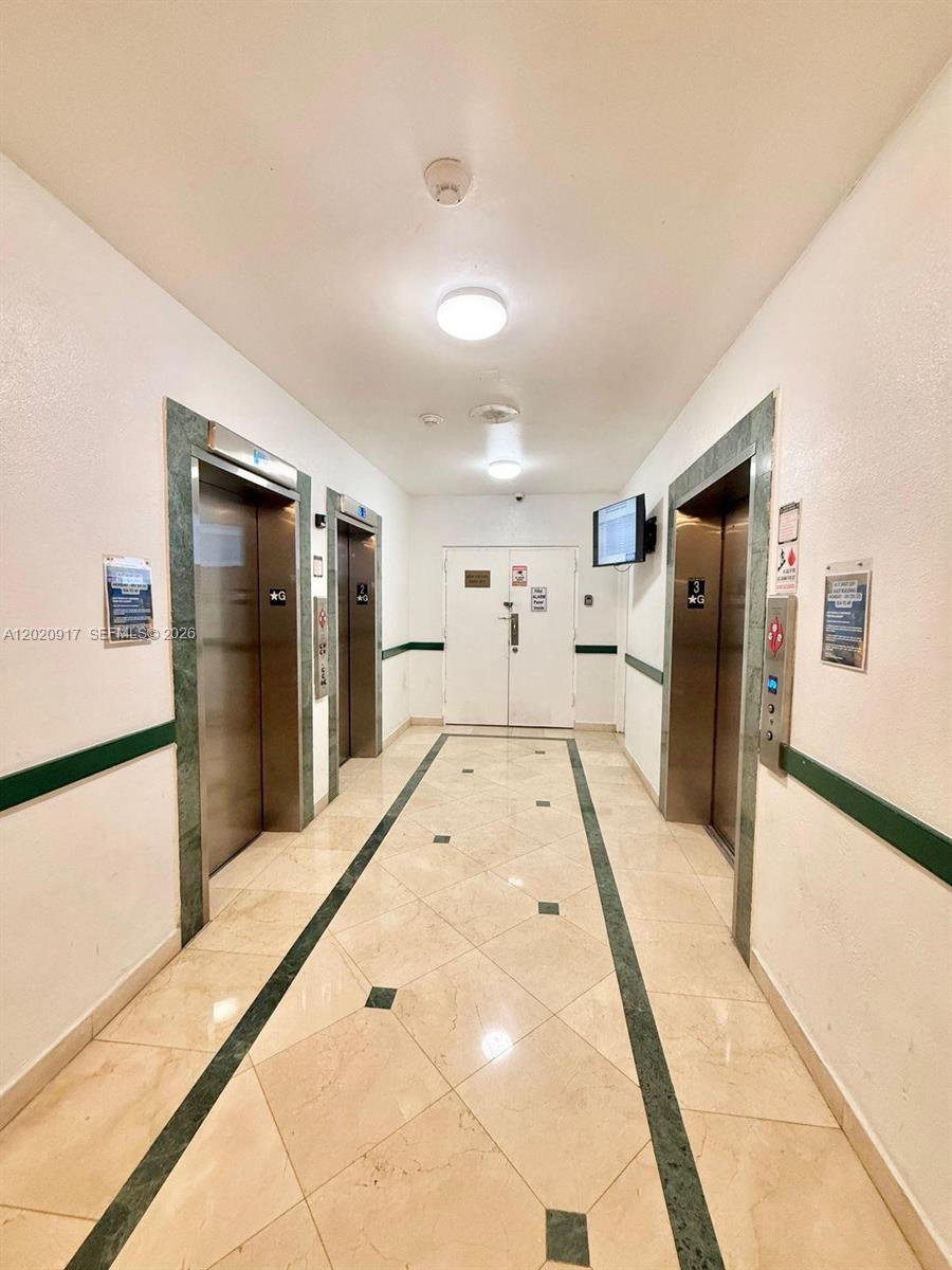 Ver detalles 704E 1 / 2 861 sq. ft. $ 2026-05-18 0 foto