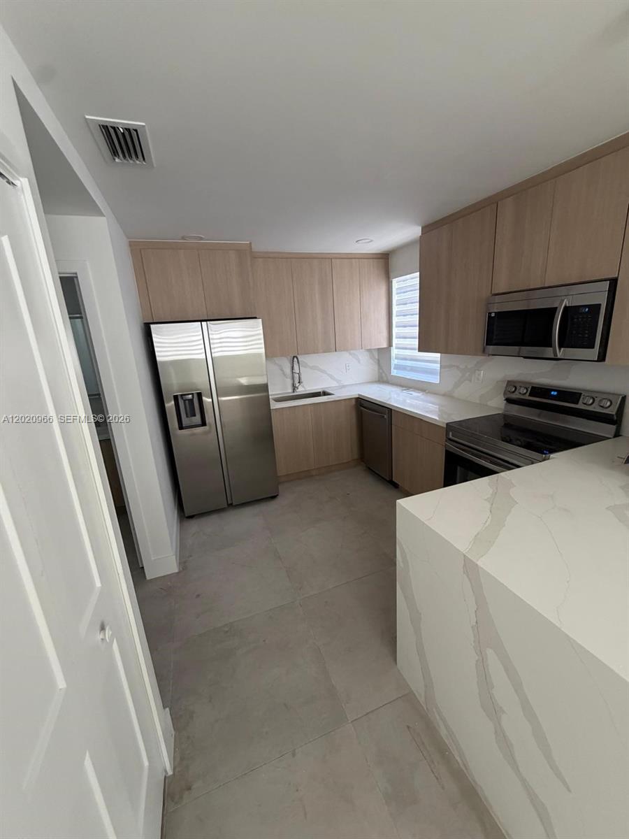 See details / 2874 sq. ft. $ 2026-05-18 0 Photo