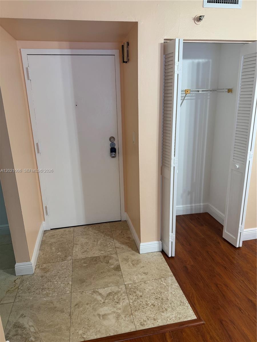 208 1 / 2 830 sq. ft. $ 2026-05-18 0 Photo