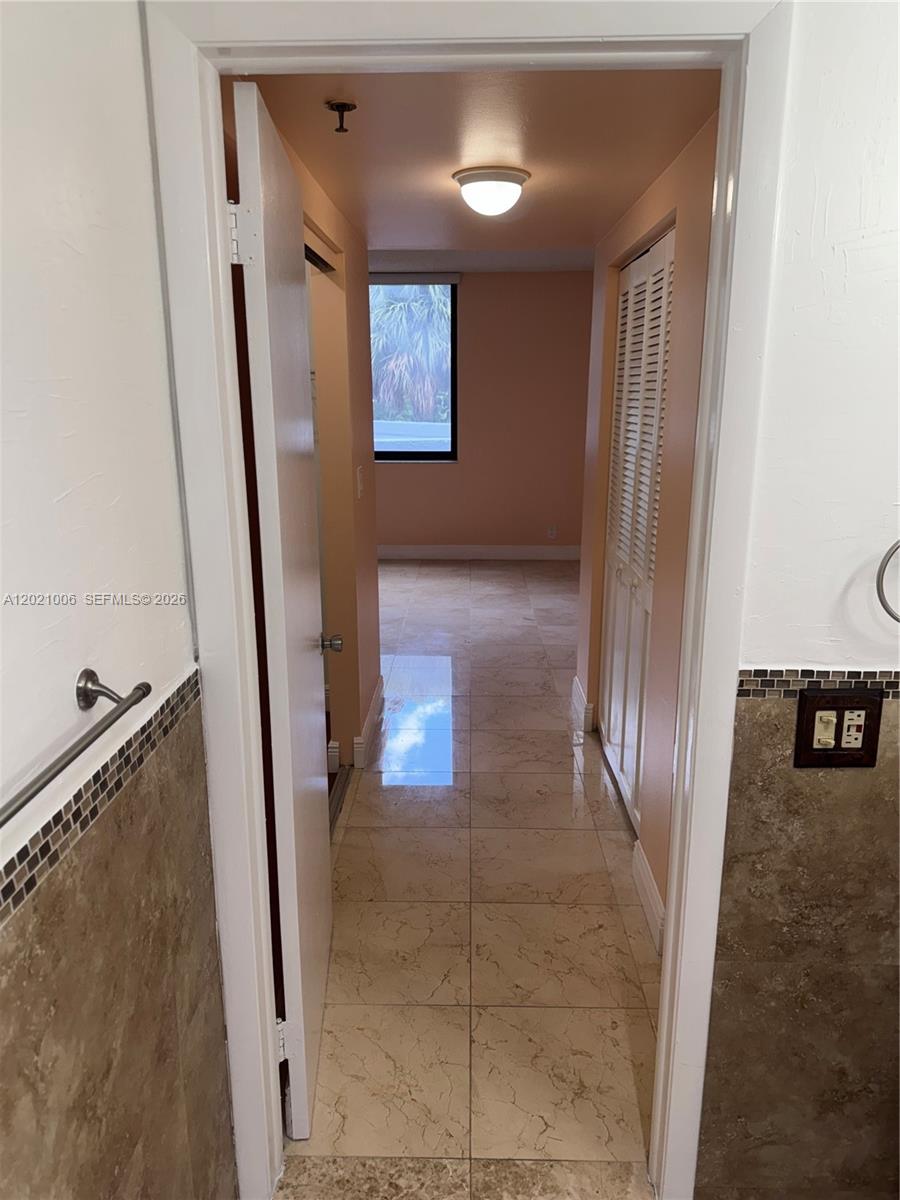 208 1 / 2 830 sq. ft. $ 2026-05-18 0 Photo
