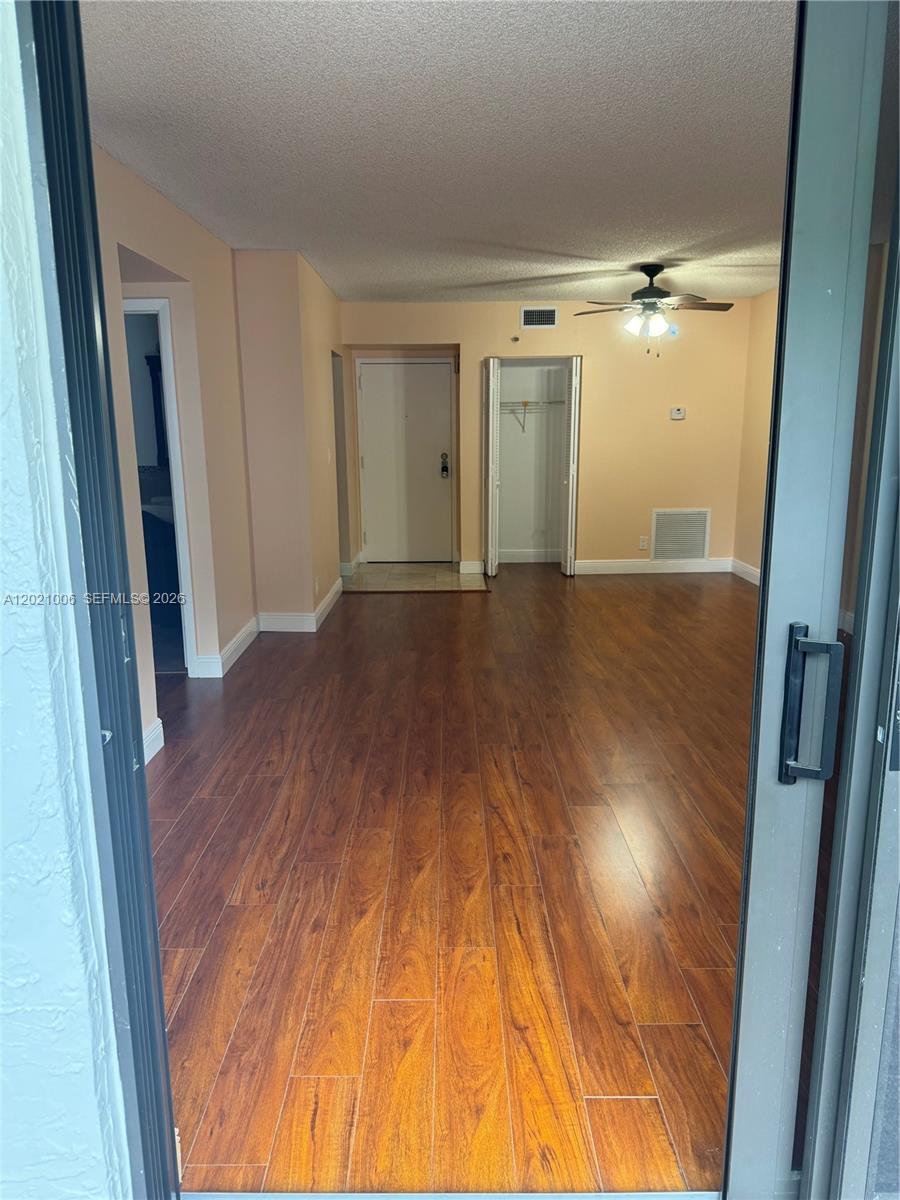 208 1 / 2 830 sq. ft. $ 2026-05-18 0 Photo
