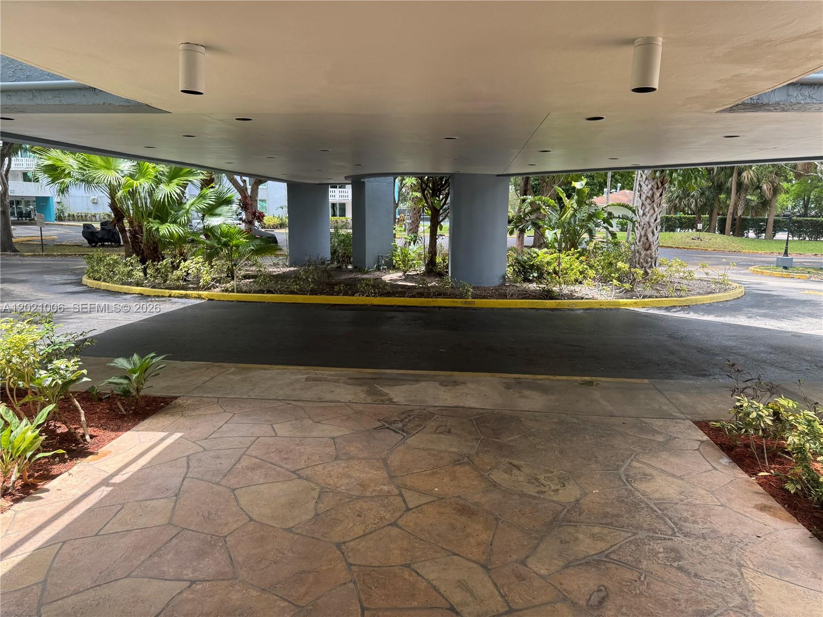 208 1 / 2 830 sq. ft. $ 2026-05-18 0 Photo