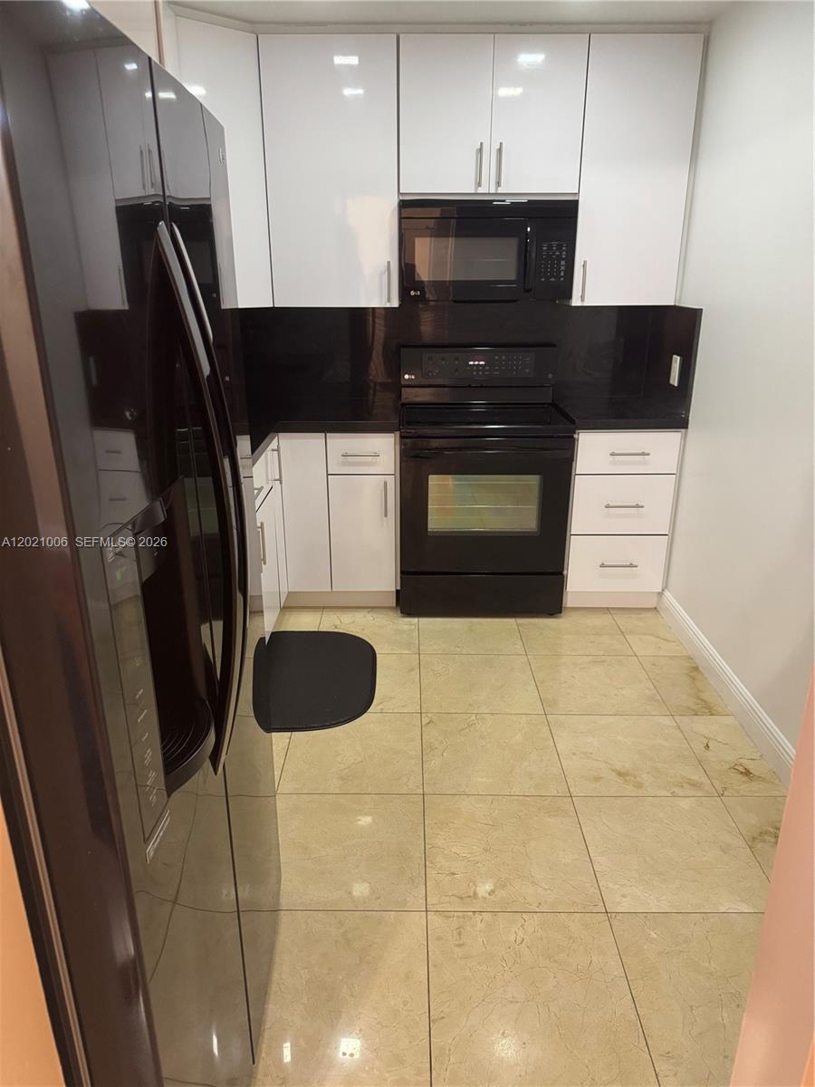 208 1 / 2 830 sq. ft. $ 2026-05-18 0 Photo