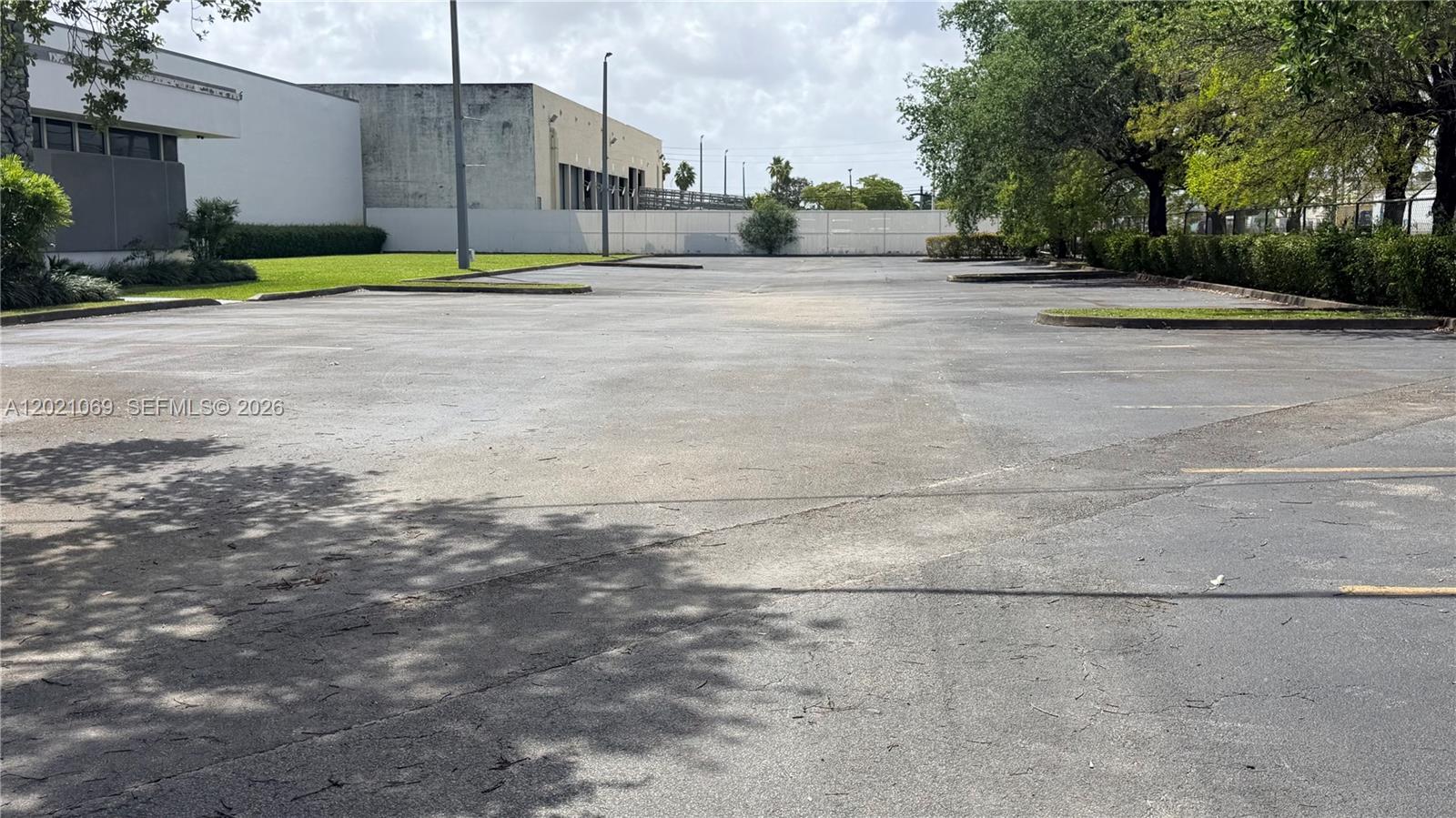 See details / sq. ft. $ 2026-05-18 0 Photo