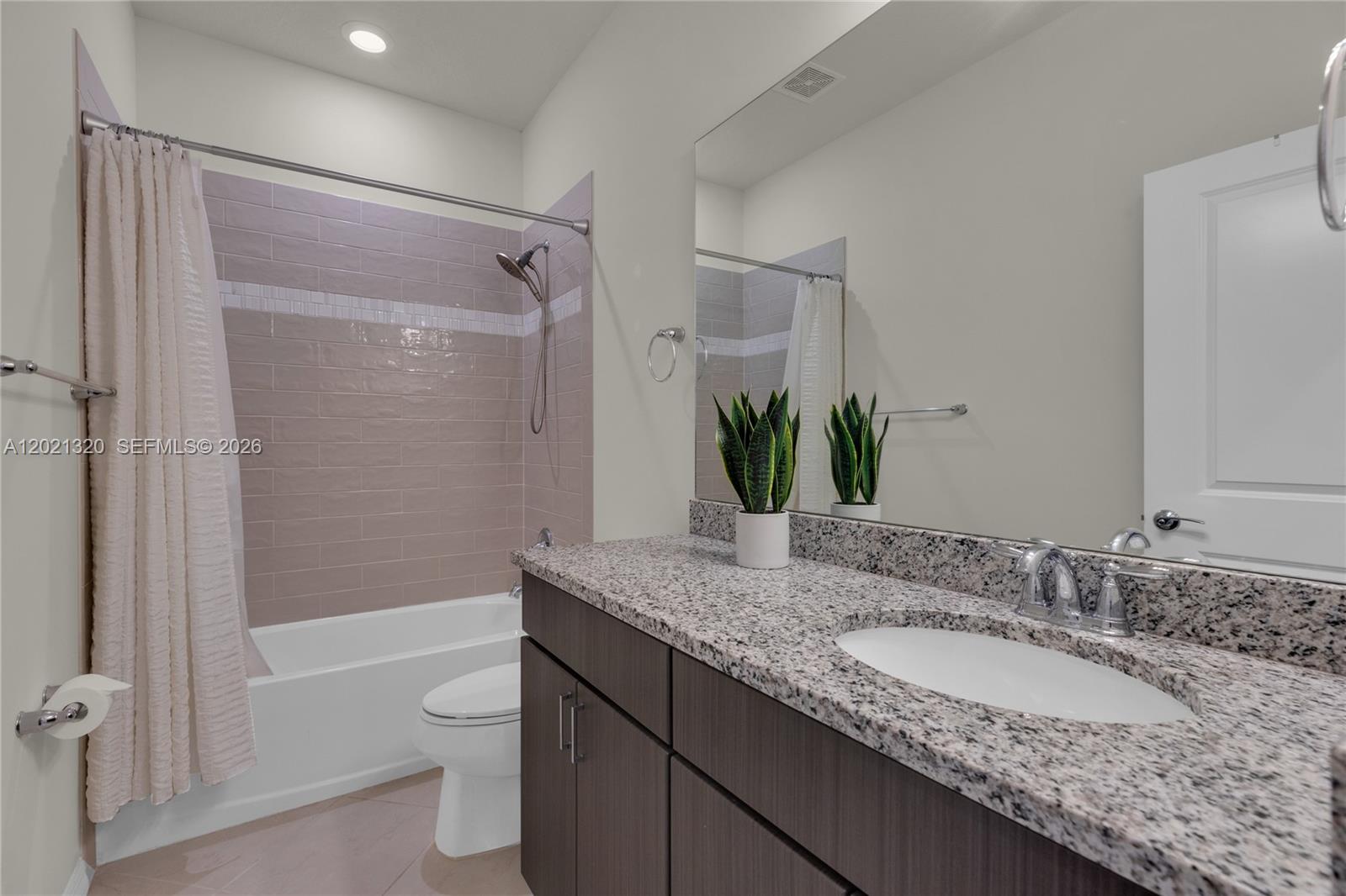 See details 4810 3 / 3 1421 sq. ft. $ 2026-05-18 0 Photo