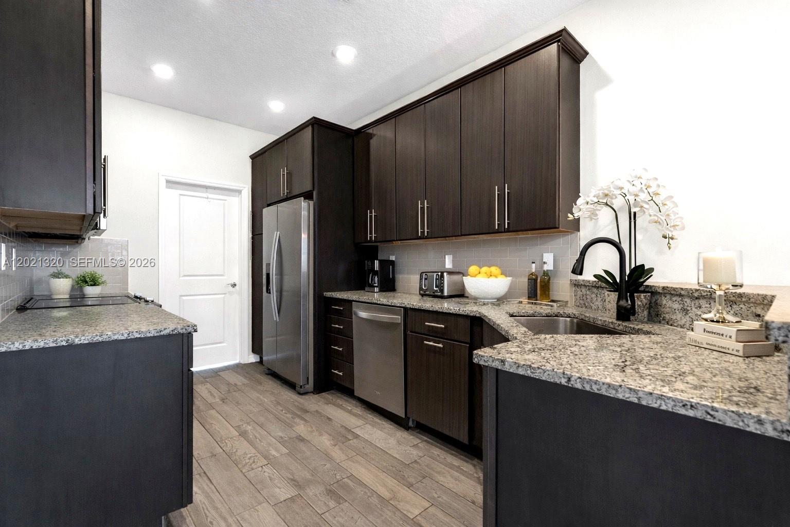 See details 4810 3 / 3 1421 sq. ft. $ 2026-05-18 0 Photo