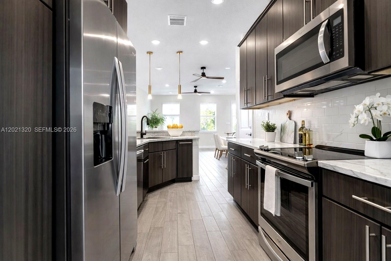 See details 4810 3 / 3 1421 sq. ft. $ 2026-05-18 0 Photo
