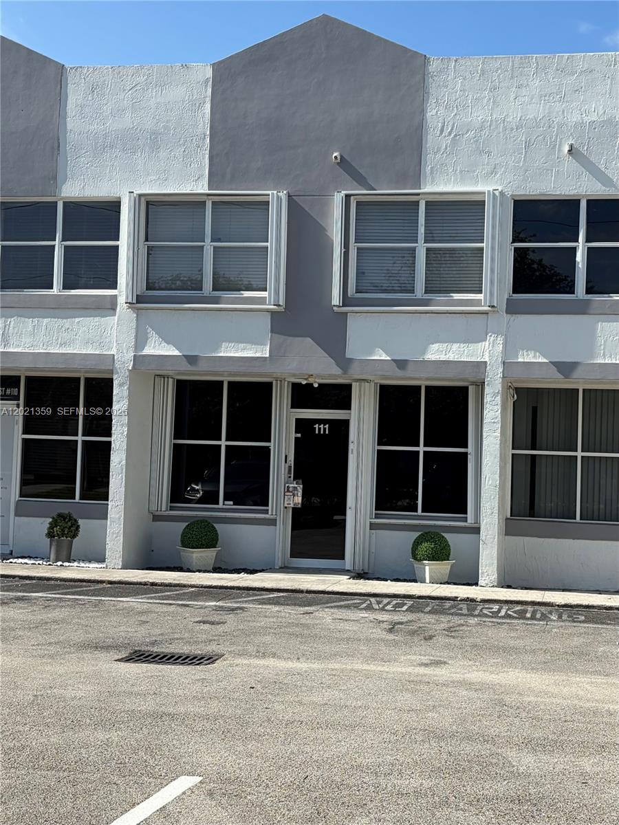 111  /   sq. ft. $ 2026-05-18 0 foto