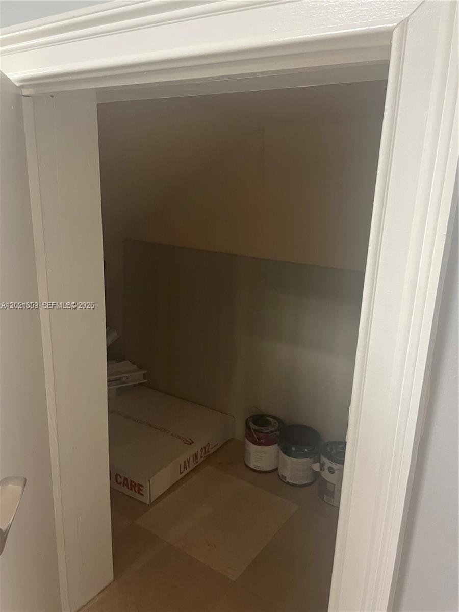 111  /   sq. ft. $ 2026-05-18 0 foto