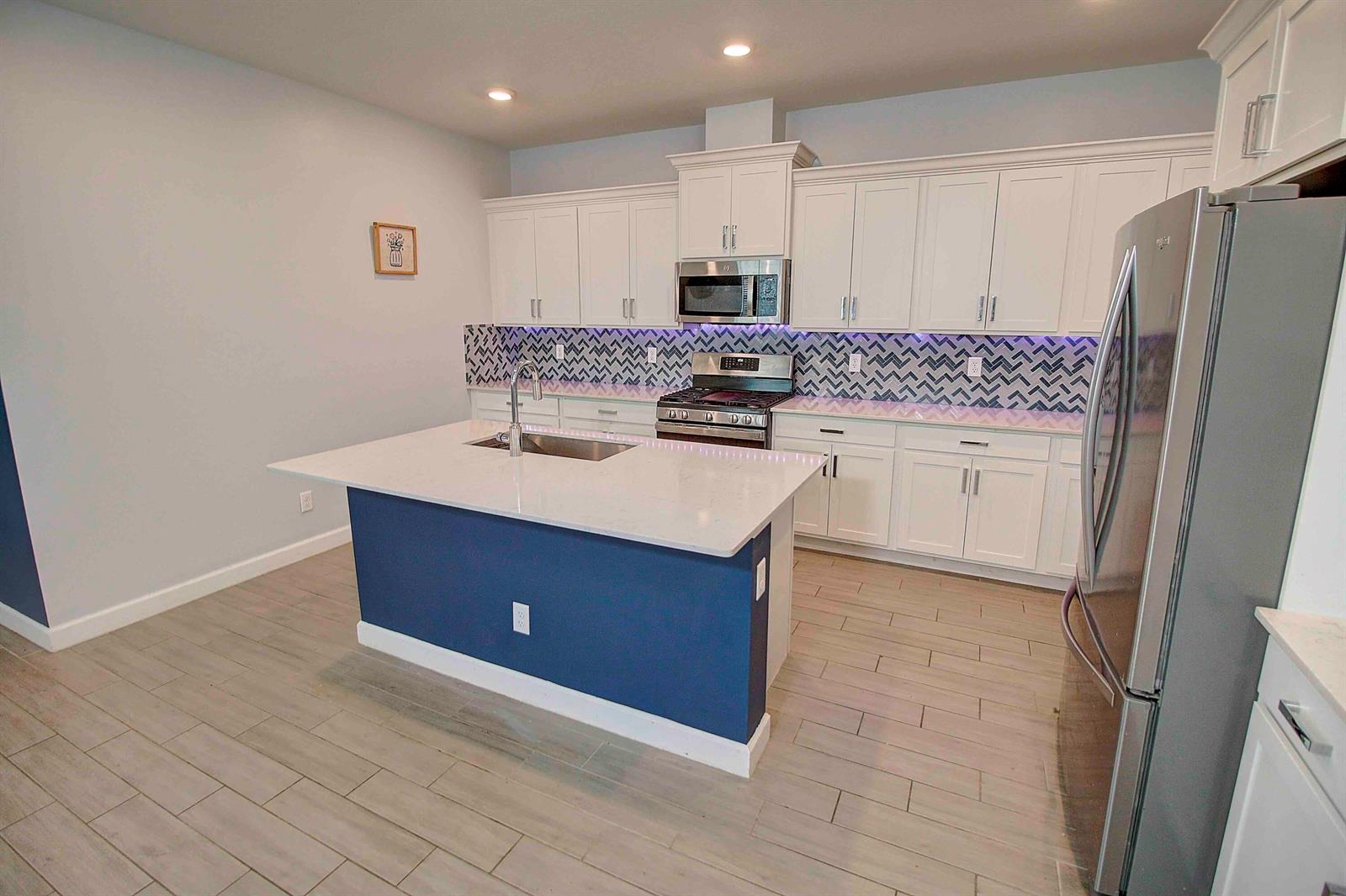 Ver detalles 3 / 2 1952 sq. ft. $ 2026-07-13 0 foto