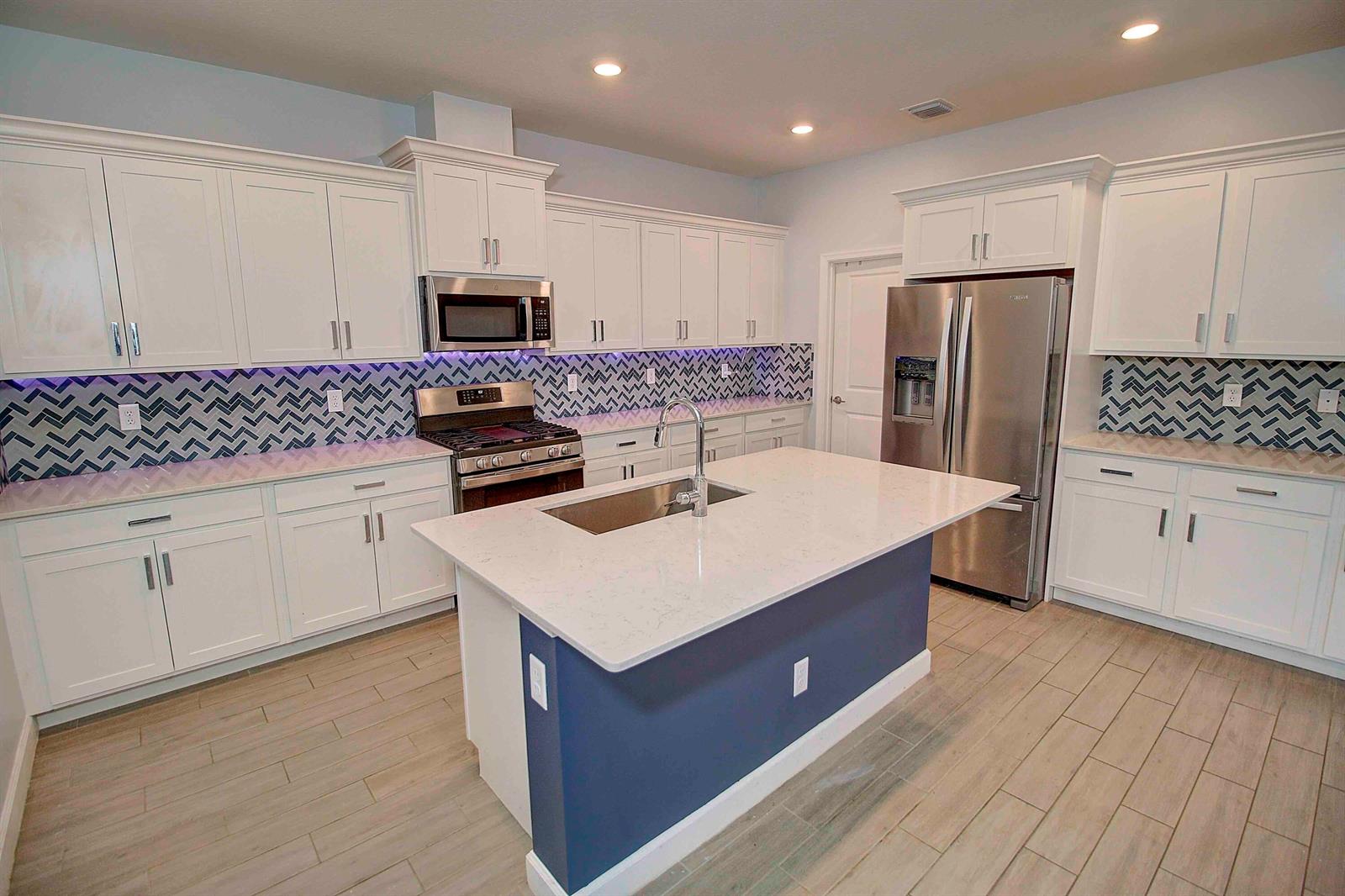 Ver detalles 3 / 2 1952 sq. ft. $ 2026-07-13 0 foto