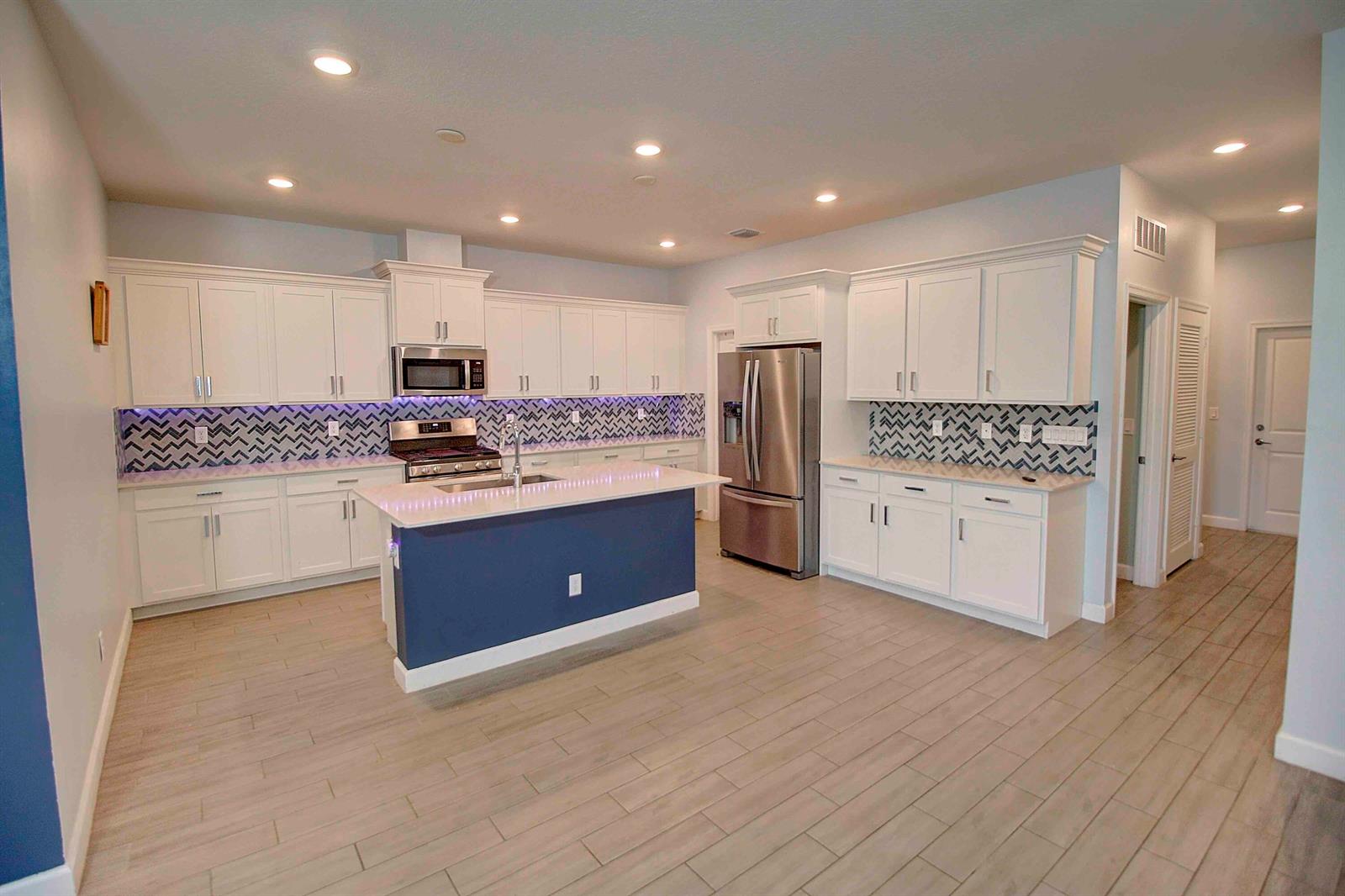 Ver detalles 3 / 2 1952 sq. ft. $ 2026-07-13 0 foto