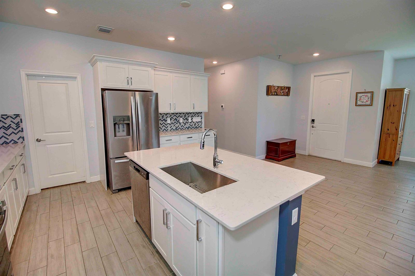 Ver detalles 3 / 2 1952 sq. ft. $ 2026-07-13 0 foto