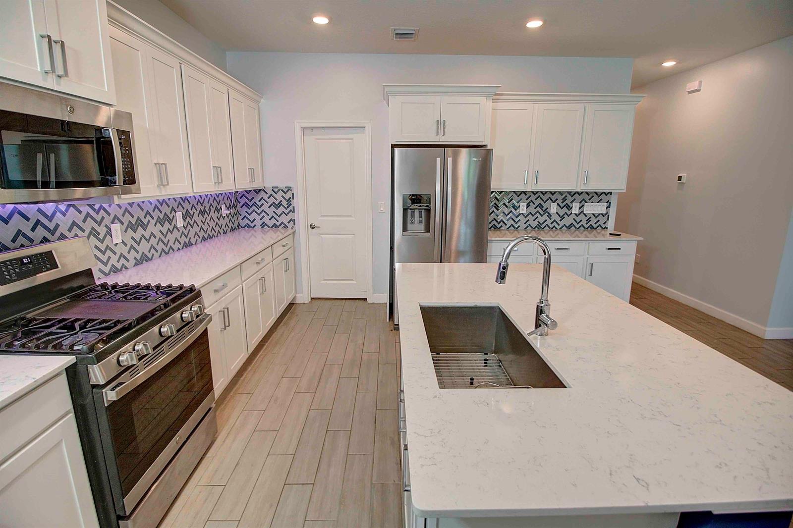 Ver detalles 3 / 2 1952 sq. ft. $ 2026-07-13 0 foto