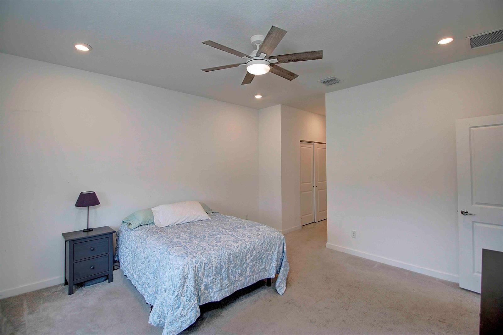 Ver detalles 3 / 2 1952 sq. ft. $ 2026-07-13 0 foto