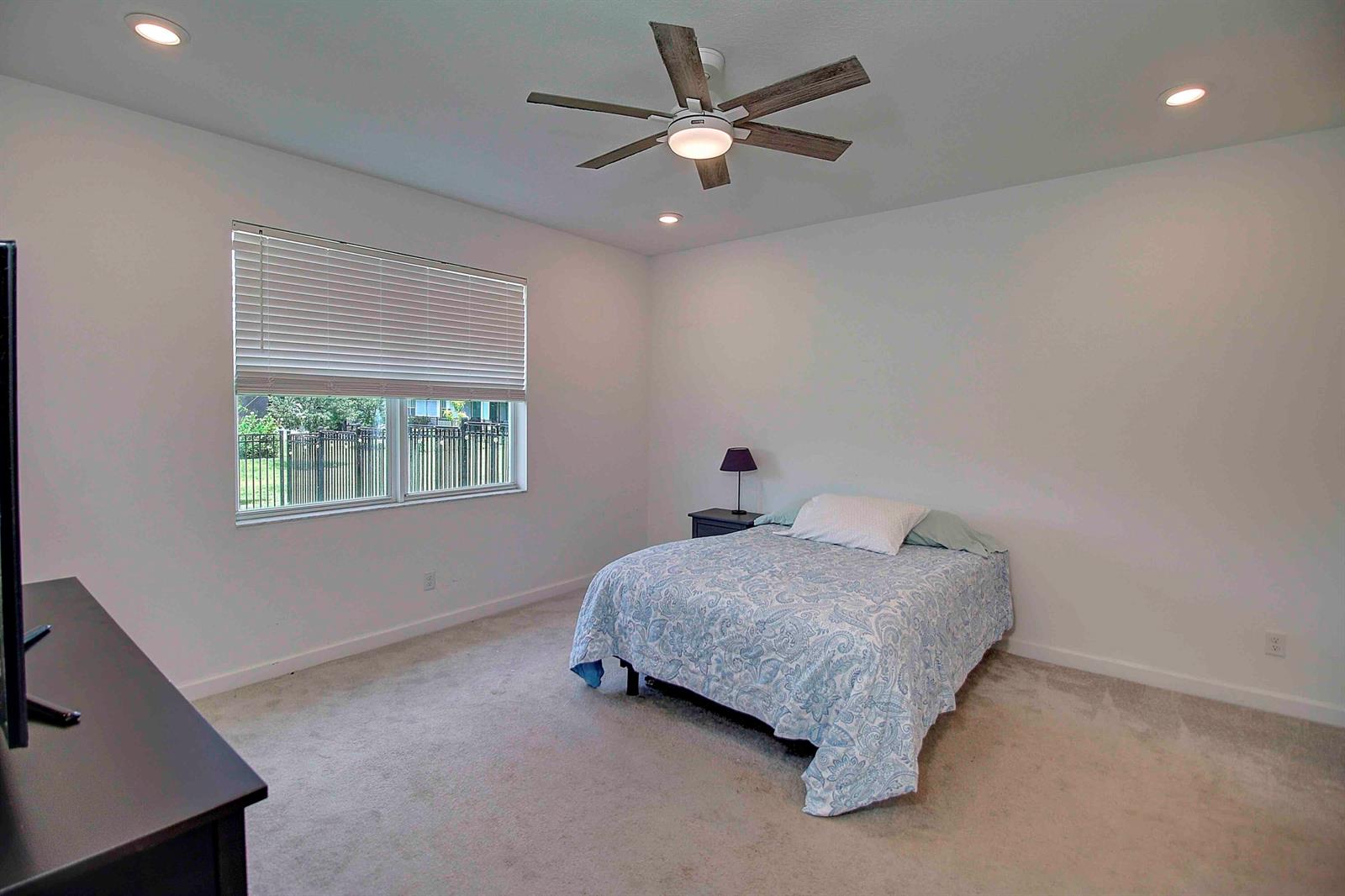 Ver detalles 3 / 2 1952 sq. ft. $ 2026-07-13 0 foto