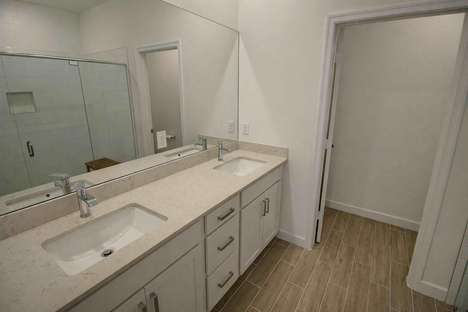 Ver detalles 3 / 2 1952 sq. ft. $ 2026-07-13 0 foto